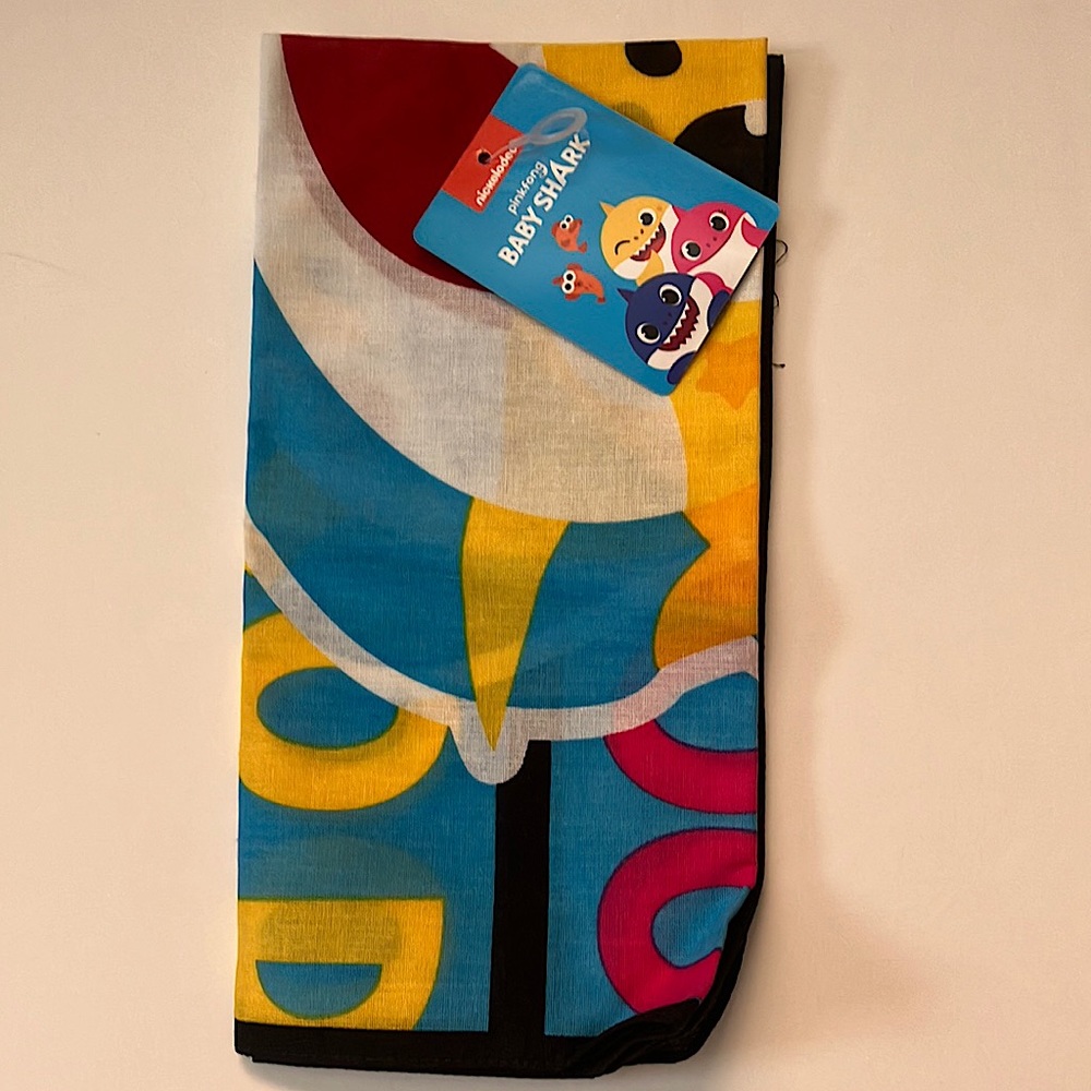 Baby Shark scarf